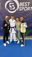 Samuel mit BTA Tim Milner, BJT Swen Sattler und Heimtrainer Alexander Heimann nach dem Sieg!
