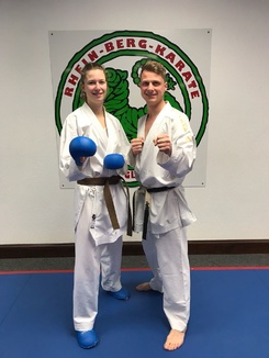 Zur Deutschen Karate Meisterschaft der Leistungsklasse qualifiziert. Trainer Alexander mit Nele Mielke (Ardonika Plava fehlte bei den Aufnahmen)